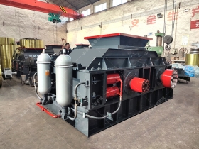 1000x700型全自動液壓對輥猎奇软件設備發貨  