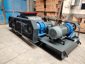 2PG610x400對輥猎奇软件發往福建破碎鵝卵石