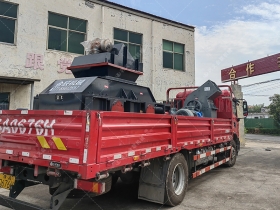 中型製砂設備2PG0806對輥猎奇视频APP看片發往河南